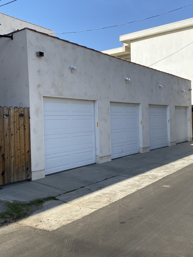 garage exterior - 10512 Eastborne Ave