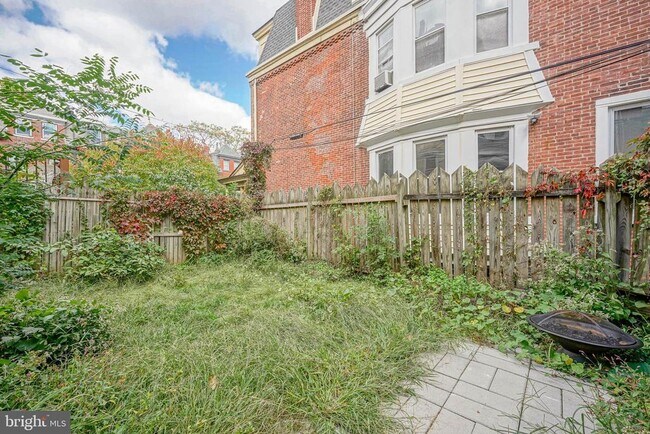 Building Photo - 1119 S 46th St