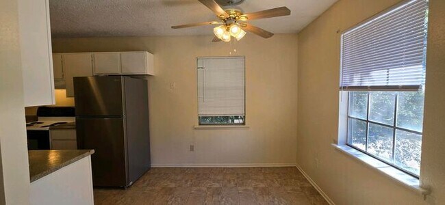 Building Photo - Newly Updated 2 Bedroom 1 Bath Apartment in Hallsville!