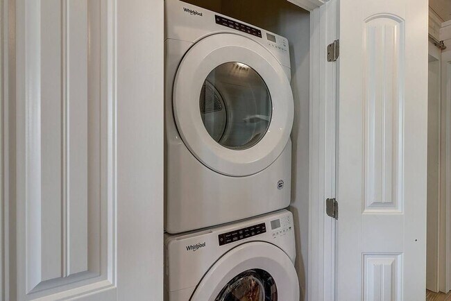 Building Photo - 1924 Eleventh Street-SI ID1023215P