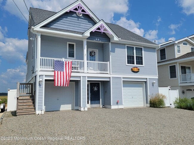 Primary Photo - 387 Kingfisher Rd