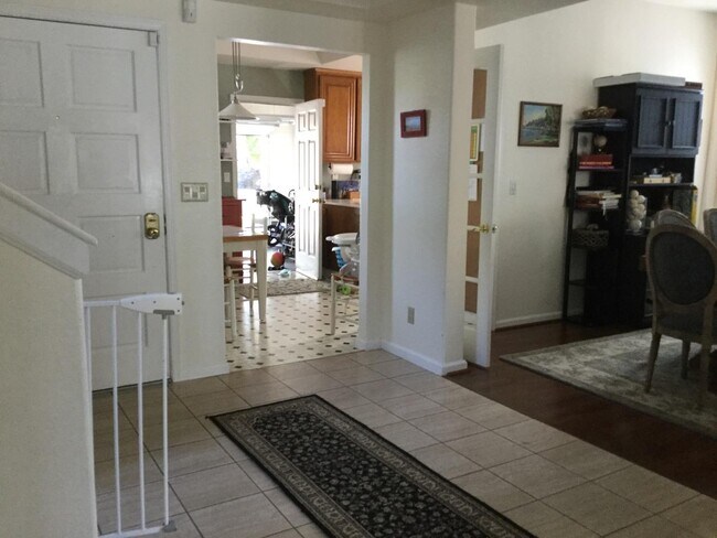 Building Photo - 6 Dockside Cir