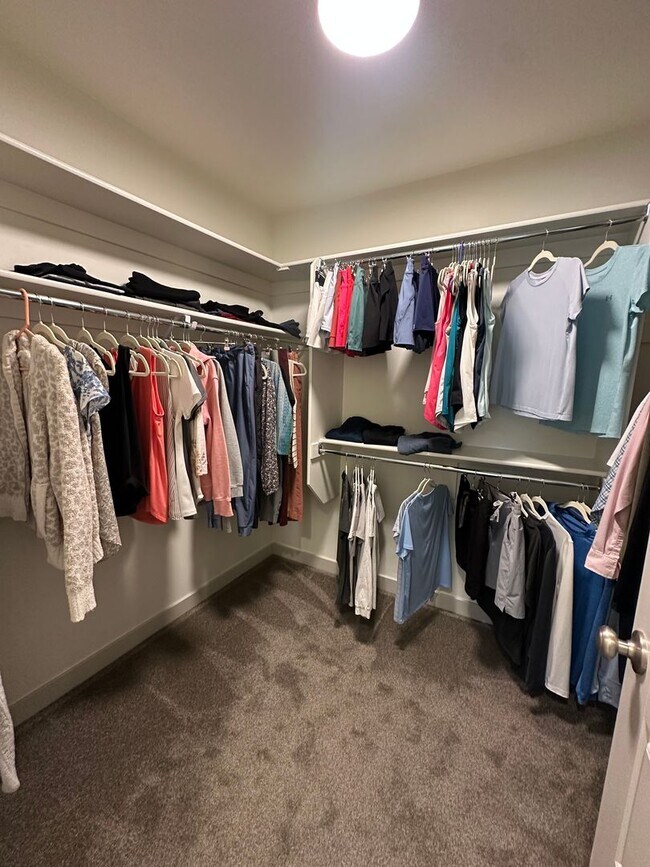 Building Photo - GORGEOUS Bountiful Home!!!