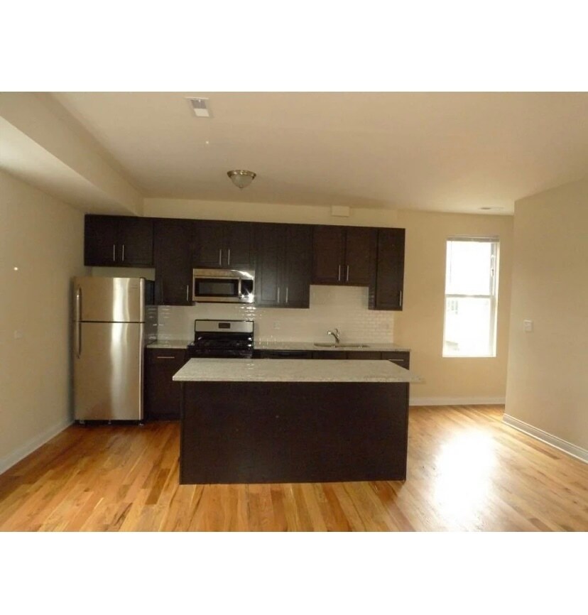 Building Photo - 1610 N Bosworth Ave