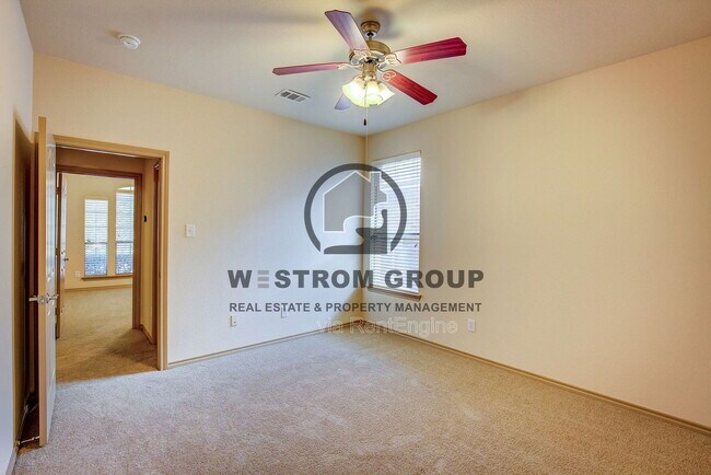 Building Photo - 3217 Hornbeam St