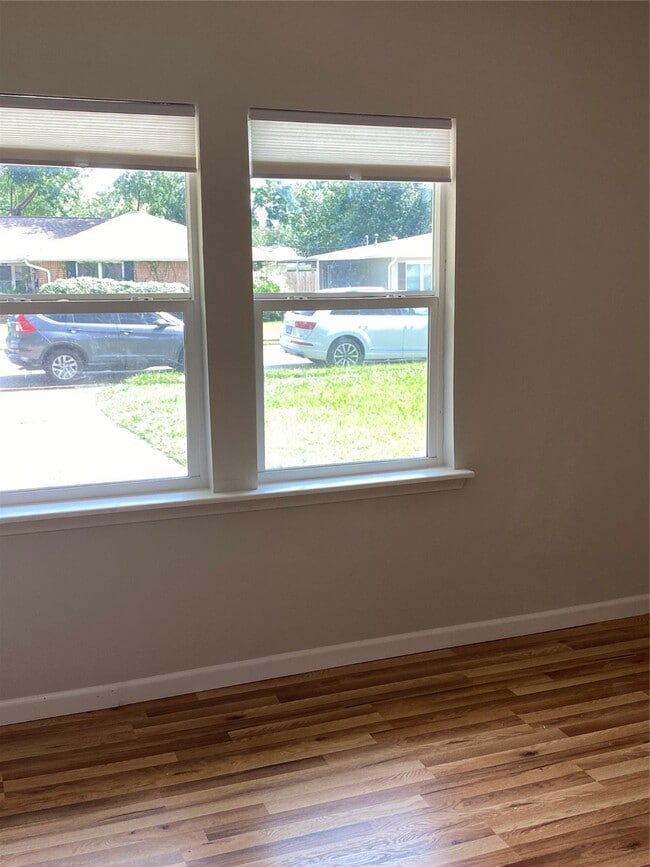 Building Photo - 4929 Libbey Dr