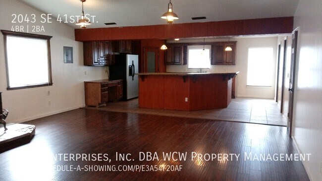 Building Photo - 2043 SE 41st St