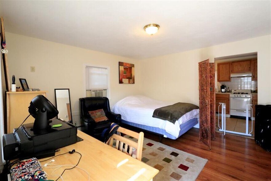 Building Photo - 128 Pine St