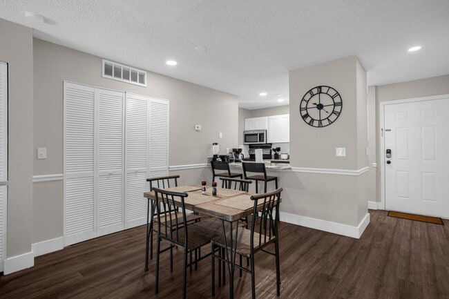 Building Photo - 13803 Heritage Club Dr