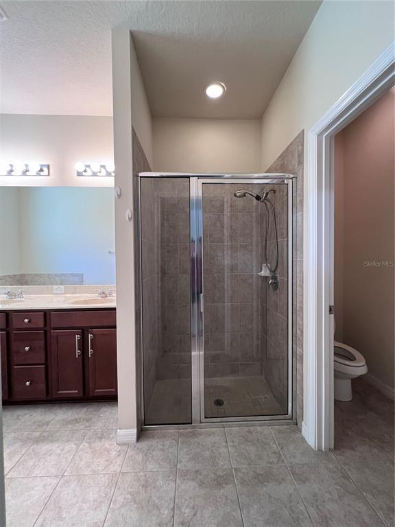 Building Photo - 1310 Oakcrest Ct