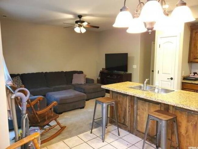 Building Photo - Beautiful 3 Bedroom Town Home PG!