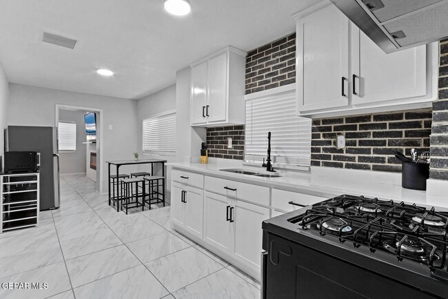 Building Photo - 4012 Tularosa Ave