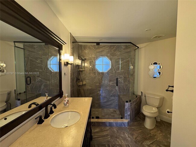 Building Photo - 2823 Lake Park Cir E