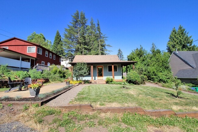 Building Photo - 9233 SW Brier Pl