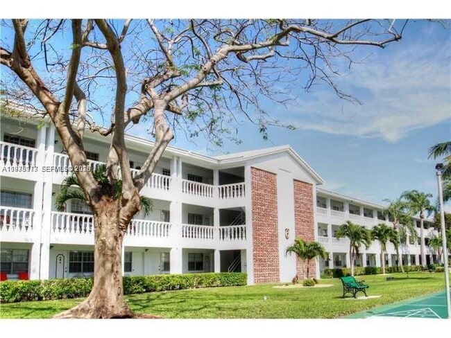 Building Photo - 5200 NE 24th Terrace