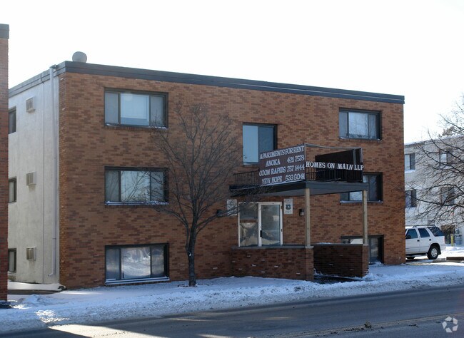 Building Photo - Homes on Main