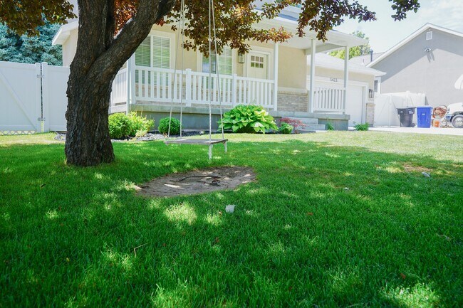 Building Photo - OPEN HOUSE | Spacious Herriman Home Featuring a Large, Well-Maintained Fenced Backyard and Basement