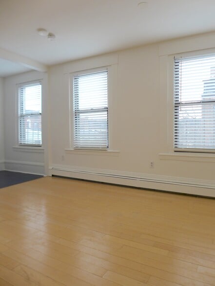 Building Photo - 14 Milford St