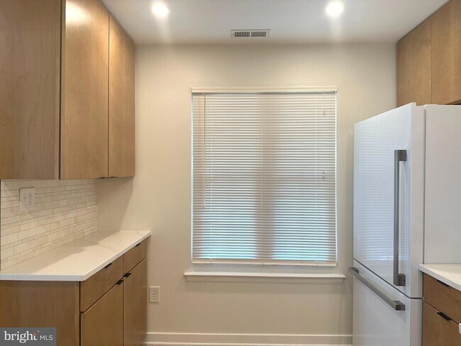 Building Photo - 743 Sedgewick Ct