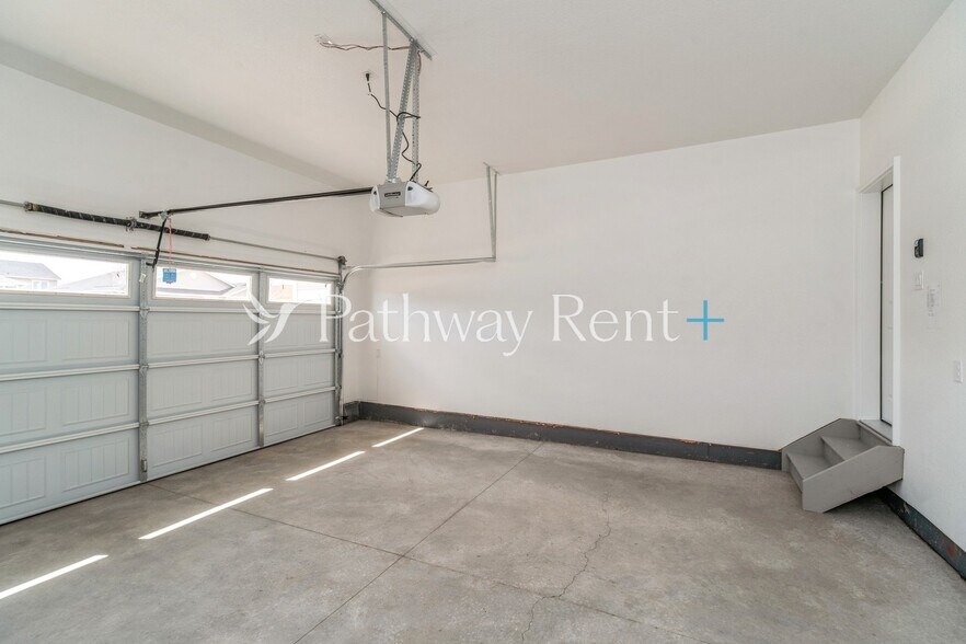 Building Photo - 9494 Yampa St