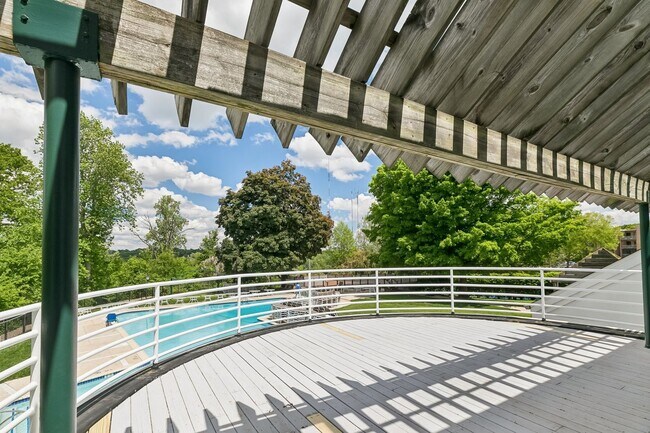 Building Photo - 2 bed/2 bath condo in Penn Valley