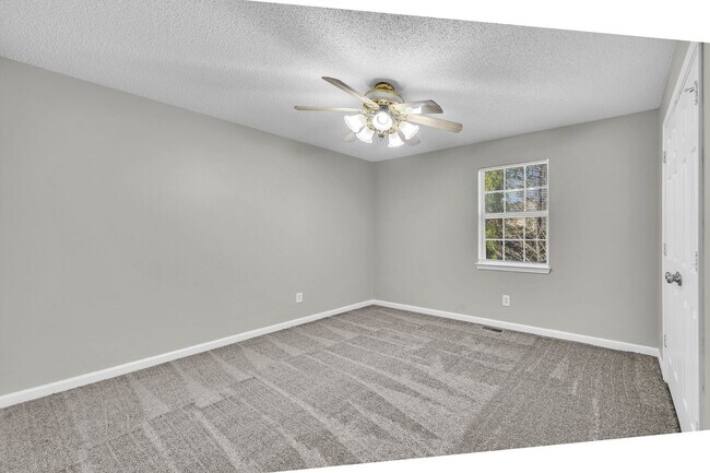 Building Photo - Welcome to your beautifully refreshed home in Hampton, where comfort, style, and convenience come...