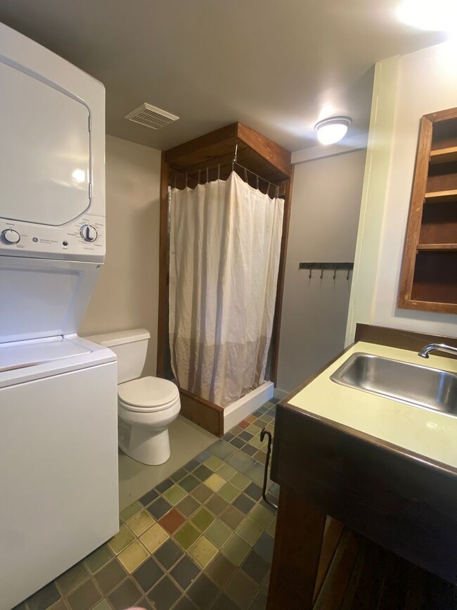 Building Photo - 3 Bedrooms | 2 Bath Home in Trout Lake, Wa...