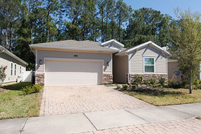 Building Photo - 4 Bedroom 3 Bathroom home with 2 car garage