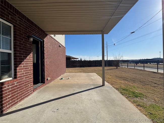 Building Photo - 14780 S Fern Pl