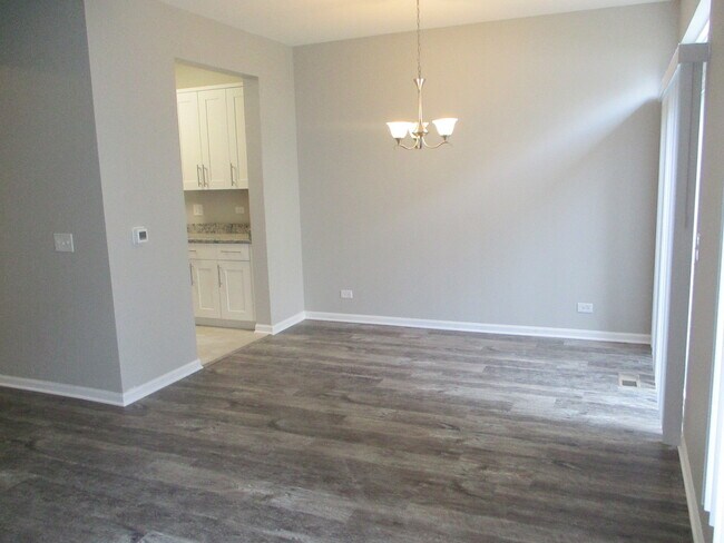 Building Photo - 989 Mesa Dr