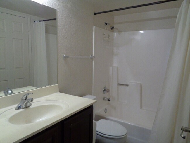 Building Photo - Spacious 2 bedroom condo in north Phoenix!...