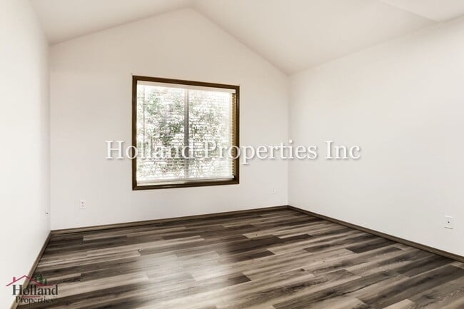 Building Photo - 18215 SW Longacre St