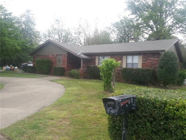 Building Photo - 4106 Watkins Ave