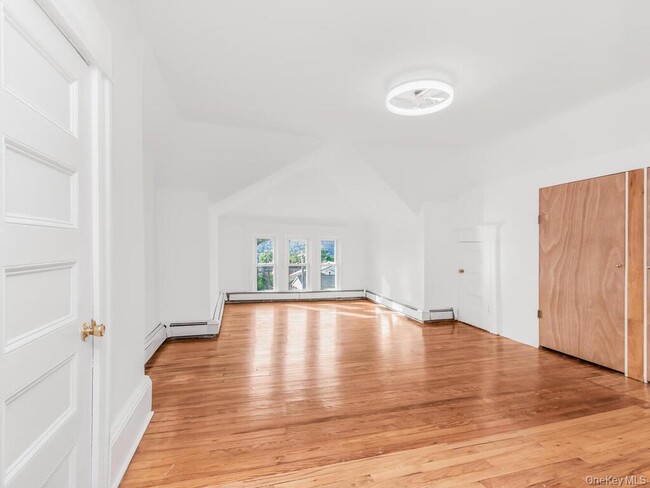 Building Photo - 552 N Broadway