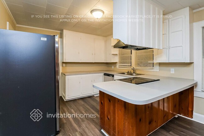 Building Photo - 2209 Ln St