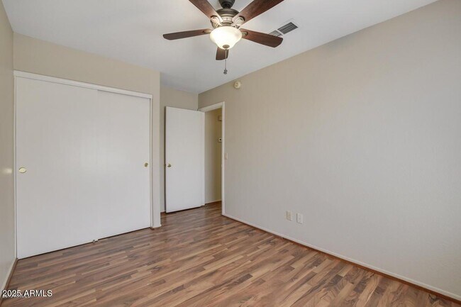 Building Photo - 7409 W Crest Ln