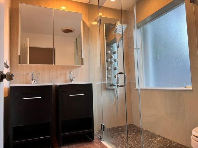 Building Photo - 3 bedroom in Miami Gardens FL 33055