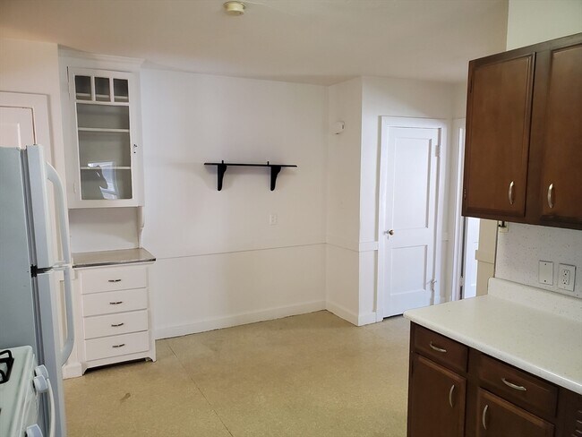 Building Photo - 16 Shanley St