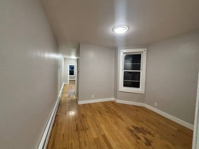 Building Photo - 220 51st St