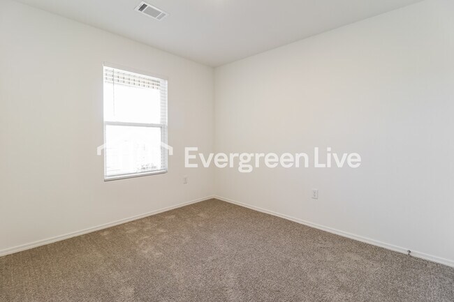 Building Photo - 16 Sourdough Crk Ln