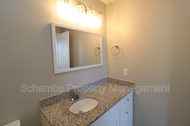 Building Photo - 145 S Main St