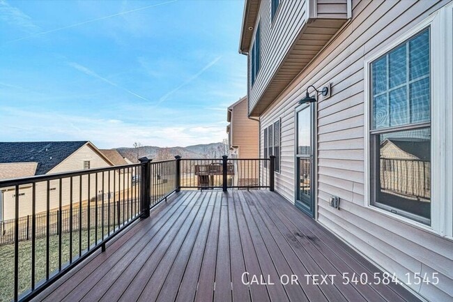 Building Photo - 6982 Linn Cove Court