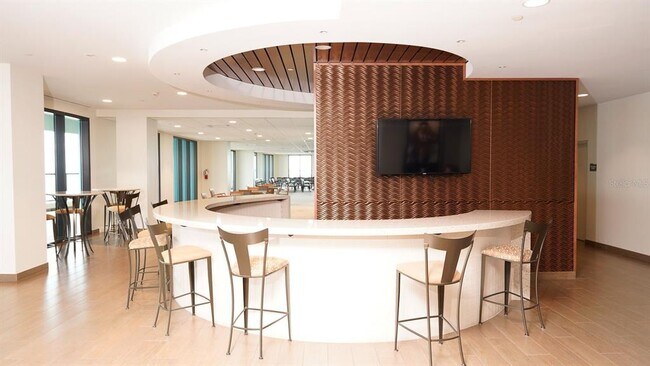 Building Photo - 1 Beach Dr SE