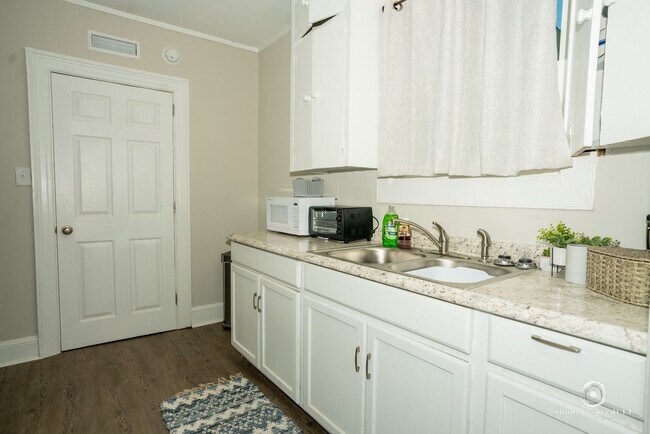 Building Photo - 324 Stockton St