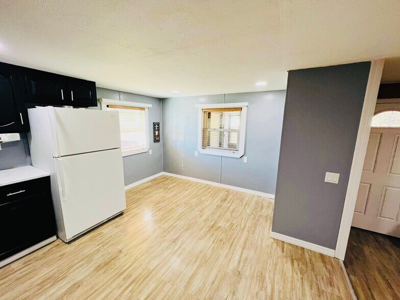 Kitchen - 1817 Demastus Ln