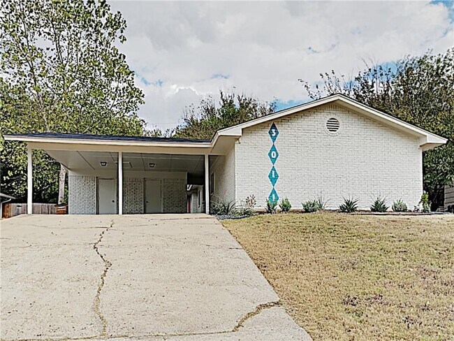 Primary Photo - 3011 Matador Dr