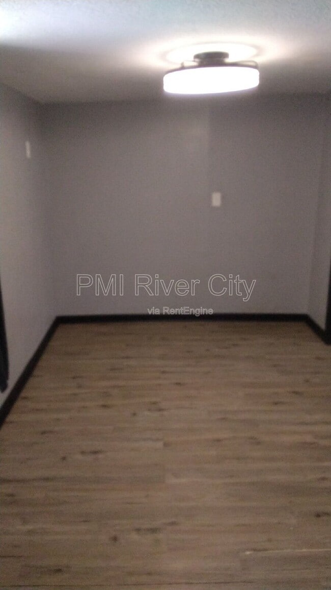 Building Photo - 8136 Siskin Ave