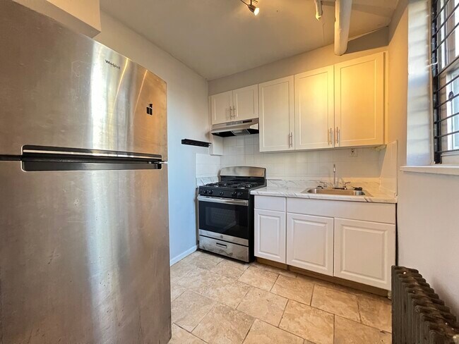 60 Crawford Ave C - 58 Crawford St