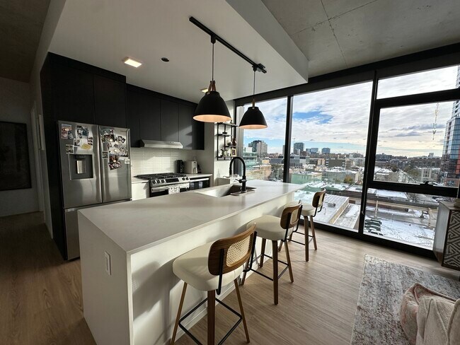 Building Photo - 225 N Elizabeth St