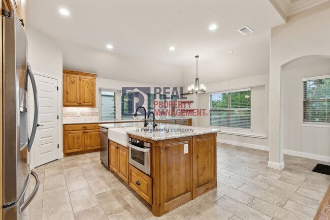 Building Photo - 113 Maral Ln